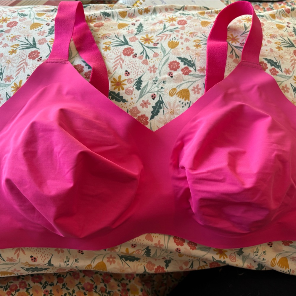 EUC Knix Wide Strap Wireless Bra in Shocking Pink-Size 8 (~40D)